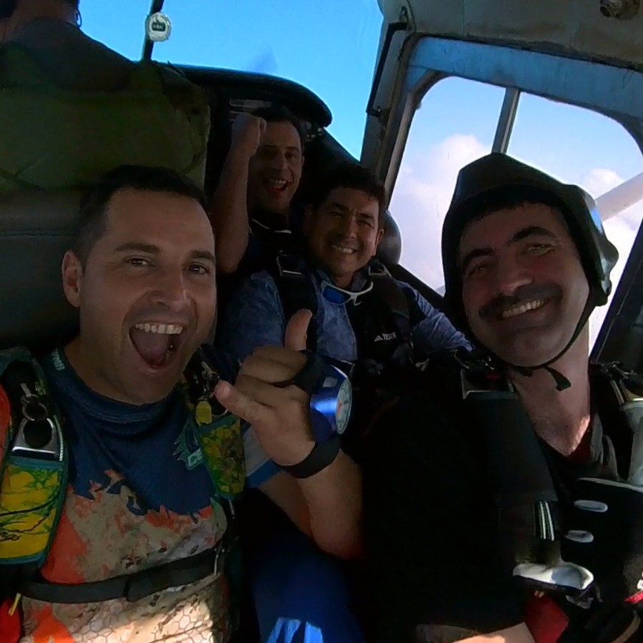 Heber, Mariano, Walter, Felipe en avión